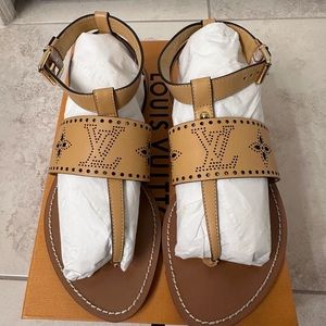 Louis Vuitton Horizon Flat Sandal Tan. Sz 40 (10W)